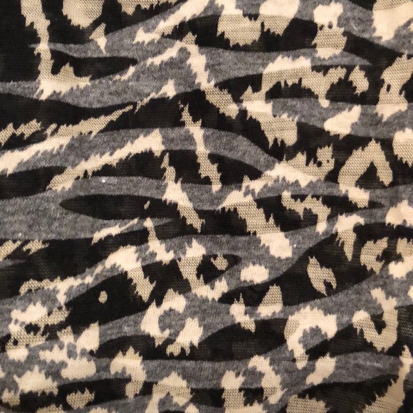 Forever21 tank top. NWT. Size S - Picture 3 of 3